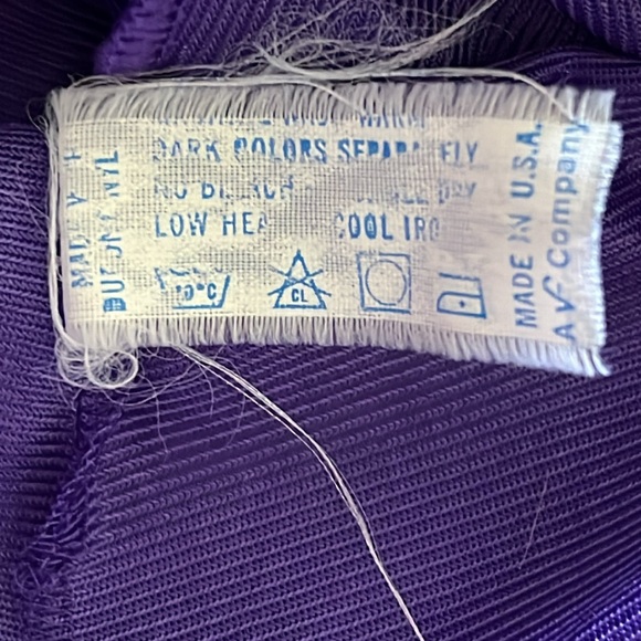 VTG Vanity Fair Purple Robe Button Front Floral Embroidery Sz L - Picture 10 of 11